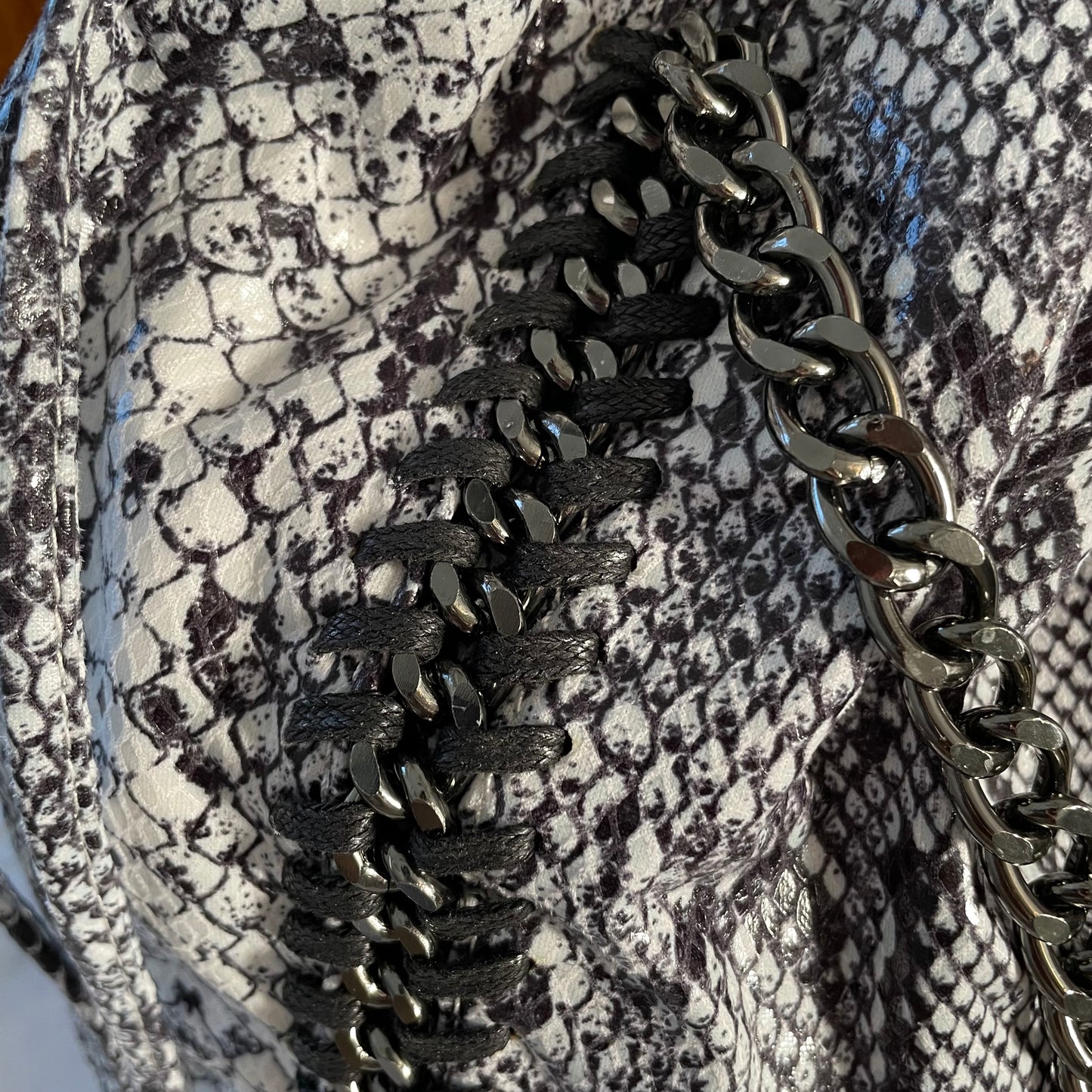 Drawstring bucket bag