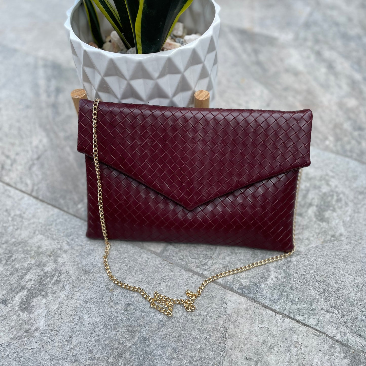 Weave envelope purse