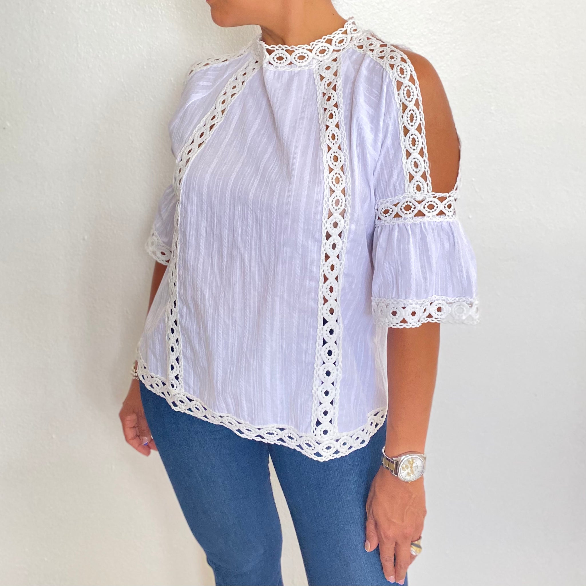 Lace trim detail shoulder cutout blouse top